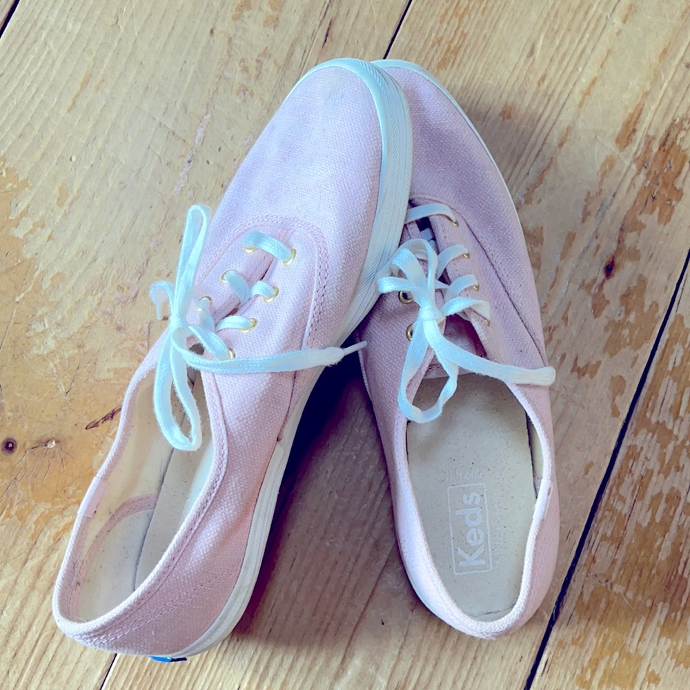 Women’s size 8 cute & worn pastel pink Keds!